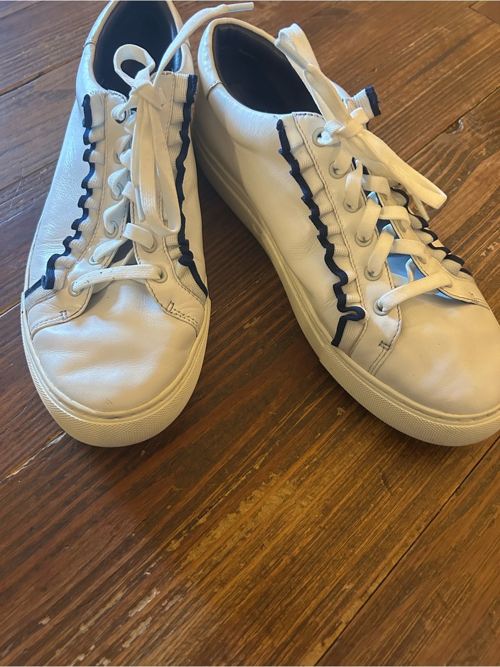 Tory Burch  White Sneakers With Navy Ruffle Trim Sz 10 M Leather Classic Style